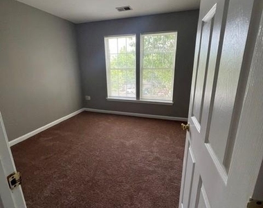 519 Eisenhower Drive - Photo Thumbnail 12