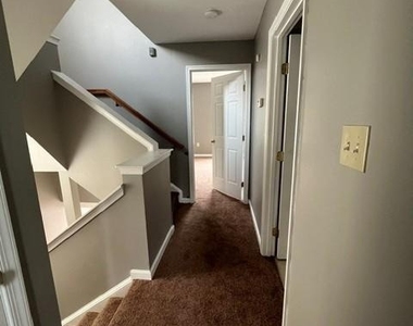 519 Eisenhower Drive - Photo Thumbnail 6