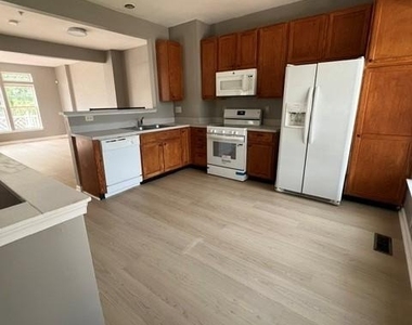 519 Eisenhower Drive - Photo Thumbnail 2
