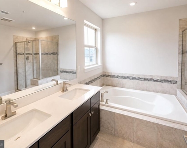 6131 Aster View Lane - Photo Thumbnail 10