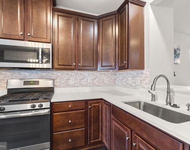 5758 Barts Way - Photo Thumbnail 8