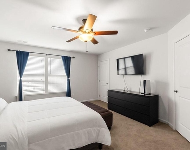 5758 Barts Way - Photo Thumbnail 9