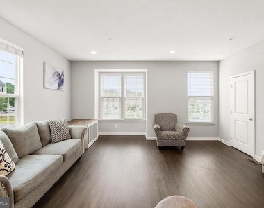 5758 Barts Way - Photo Thumbnail 4