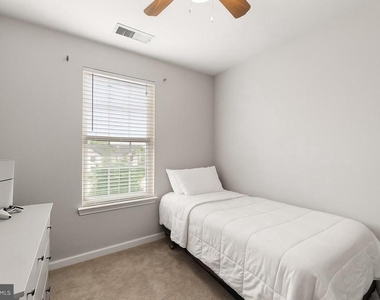 5758 Barts Way - Photo Thumbnail 14