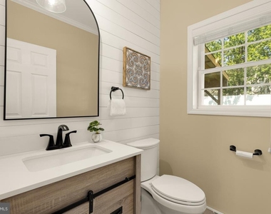 1831 Clarke Boulevard - Photo Thumbnail 15