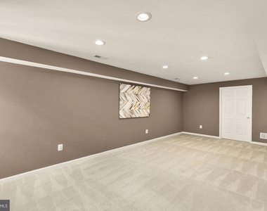 1831 Clarke Boulevard - Photo Thumbnail 39