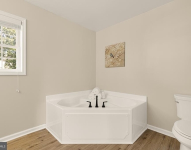 1831 Clarke Boulevard - Photo Thumbnail 25