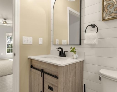 1831 Clarke Boulevard - Photo Thumbnail 16