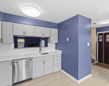5411 Castlestone Drive - Photo Thumbnail 4
