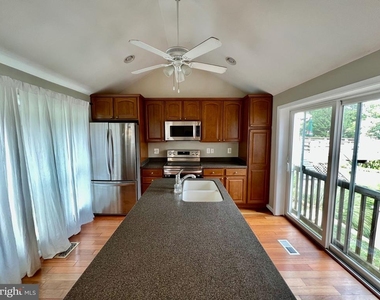 504 Walnut Drive - Photo Thumbnail 9