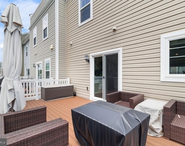 1035 Edenberry Way - Photo Thumbnail 4