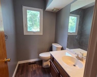 212 Fairhill Drive - Photo Thumbnail 10