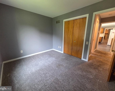 212 Fairhill Drive - Photo Thumbnail 12