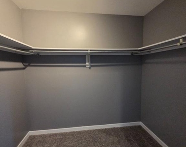 212 Fairhill Drive - Photo Thumbnail 16