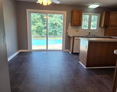 212 Fairhill Drive - Photo Thumbnail 7
