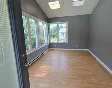 212 Fairhill Drive - Photo Thumbnail 9