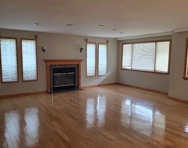 812 Leeds Lane - Photo Thumbnail 5