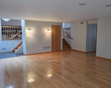 812 Leeds Lane - Photo Thumbnail 10