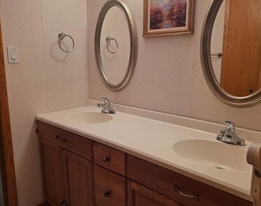 812 Leeds Lane - Photo Thumbnail 22