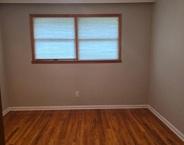 812 Leeds Lane - Photo Thumbnail 30