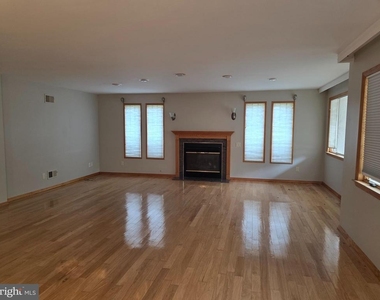 812 Leeds Lane - Photo Thumbnail 4