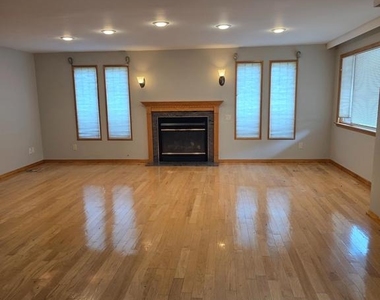 812 Leeds Lane - Photo Thumbnail 13