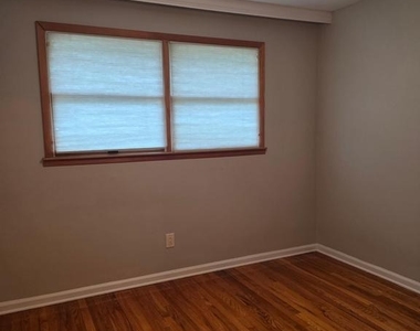 812 Leeds Lane - Photo Thumbnail 28