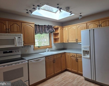 812 Leeds Lane - Photo Thumbnail 21