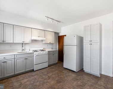 613 N Scott Street - Photo Thumbnail 6
