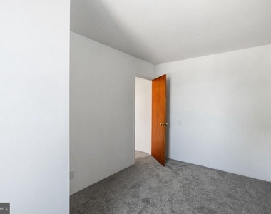 613 N Scott Street - Photo Thumbnail 11