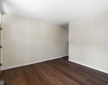 613 N Scott Street - Photo Thumbnail 3