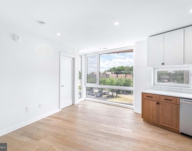 1522 Rhode Island Avenue Ne - Photo Thumbnail 2