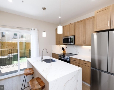 336 Oakdale Place Nw - Photo Thumbnail 3
