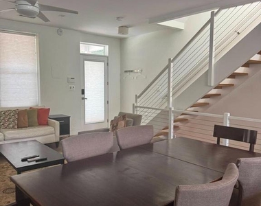 1338 Pennsylvania Avenue Se - Photo Thumbnail 12