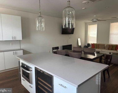 1338 Pennsylvania Avenue Se - Photo Thumbnail 15