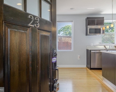 1409 G Street Ne - Photo Thumbnail 2