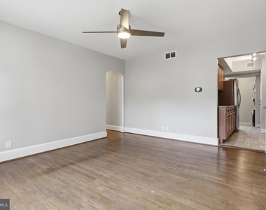 1231 Penn Street Ne - Photo Thumbnail 5