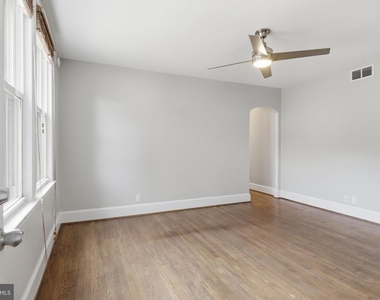 1231 Penn Street Ne - Photo Thumbnail 2