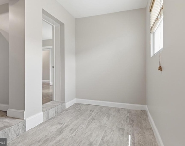 1231 Penn Street Ne - Photo Thumbnail 12