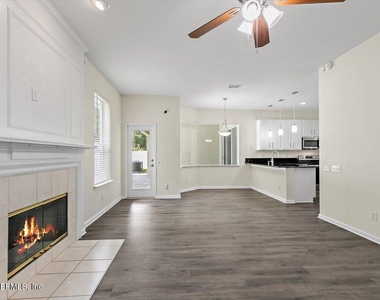 8884 Hampton Landing Drive E - Photo Thumbnail 9