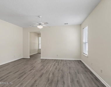 8884 Hampton Landing Drive E - Photo Thumbnail 16