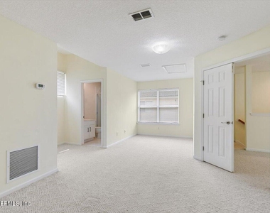8884 Hampton Landing Drive E - Photo Thumbnail 25
