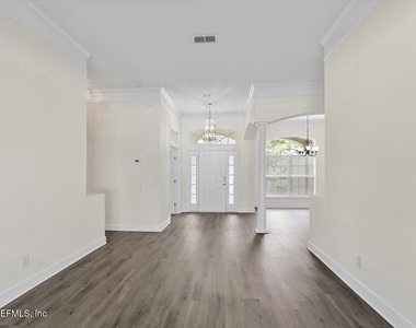 8884 Hampton Landing Drive E - Photo Thumbnail 6