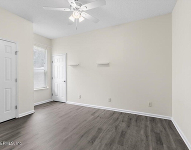 8884 Hampton Landing Drive E - Photo Thumbnail 22