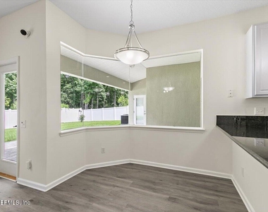 8884 Hampton Landing Drive E - Photo Thumbnail 14