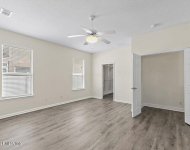 8884 Hampton Landing Drive E - Photo Thumbnail 15