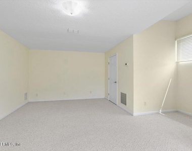 8884 Hampton Landing Drive E - Photo Thumbnail 26