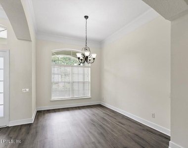 8884 Hampton Landing Drive E - Photo Thumbnail 4