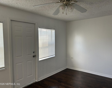 3914 Rodby Drive - Photo Thumbnail 3