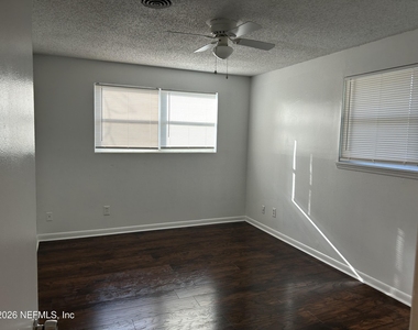 3914 Rodby Drive - Photo Thumbnail 7